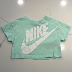 Nike toddler girls mint short sleeve boxy crop t-shirt mint white logo size 2T
